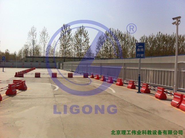 科目二場(chǎng)地考試系統(tǒng)，曲線行駛