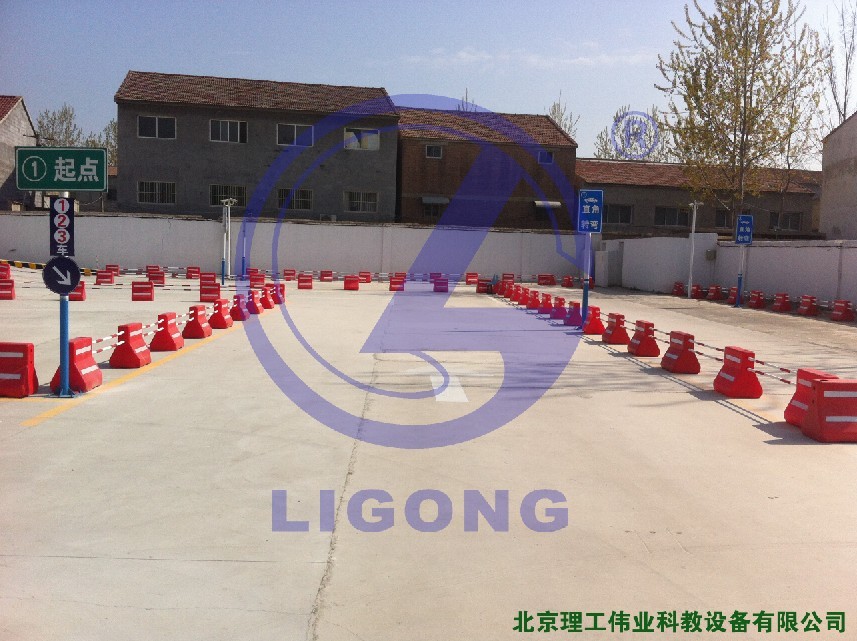 科目二場(chǎng)地考試，直角轉(zhuǎn)彎